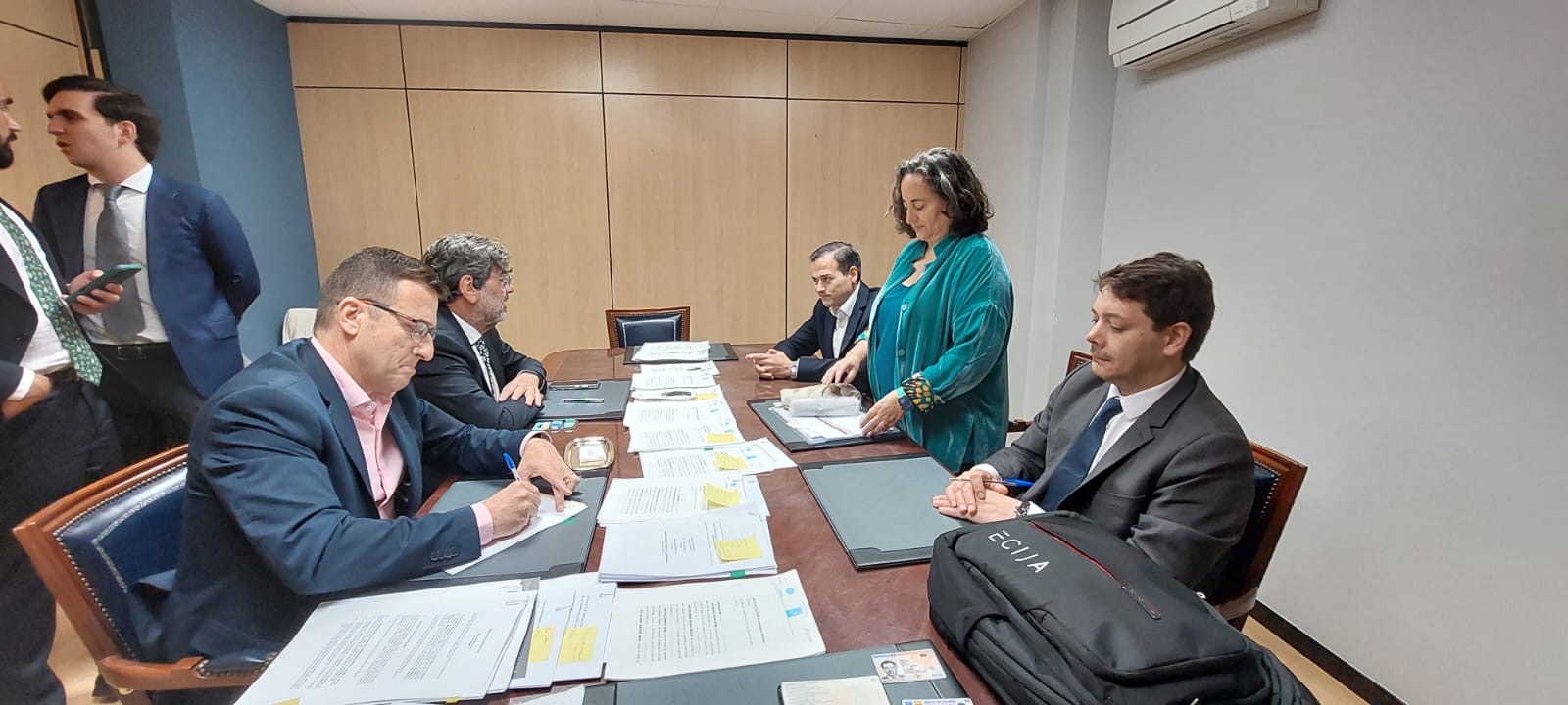 Puerto Seco de Antequera, S.L. y GROUPE IDEC INTERNATIONAL se complacen en haber acompañado a Dunas Capital y Grupo DIA en la firma de una operación estratégica para el desarrollo de una parcela de 120.000 m² en Puerto Seco de Antequera
